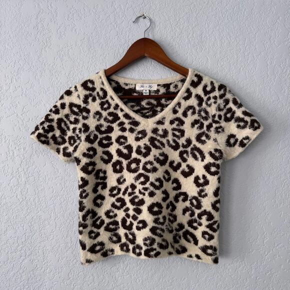 She + Sky Fuzzy Leopard Print Short Sleeve Crop Top Size Medium - Picture 1 of 6